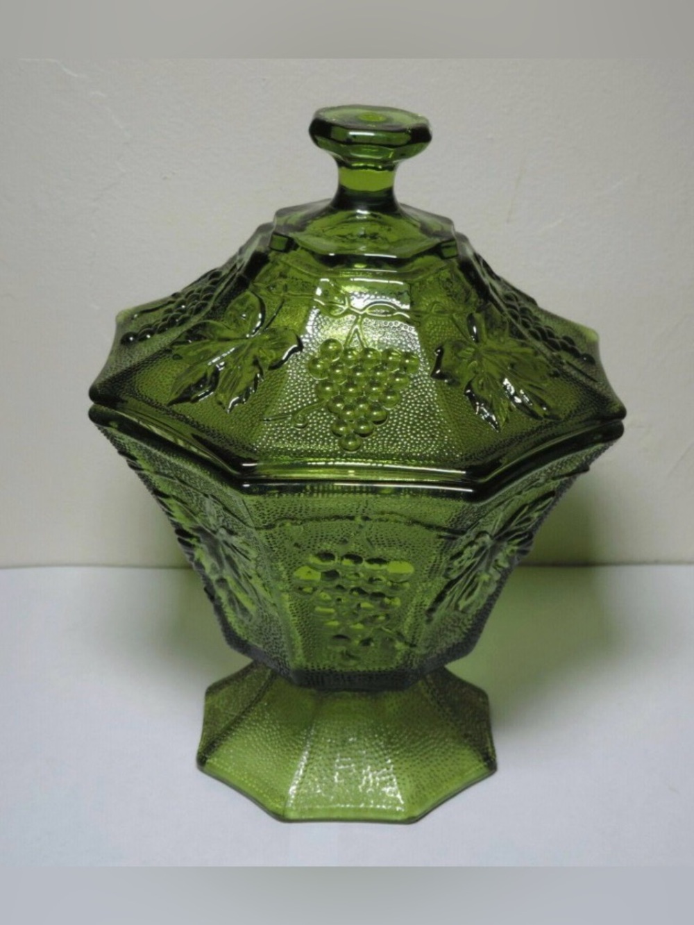🌸 Vintage Anchor Hocking Avocado Green Pressed Glass Candy Dish with Lid/Top